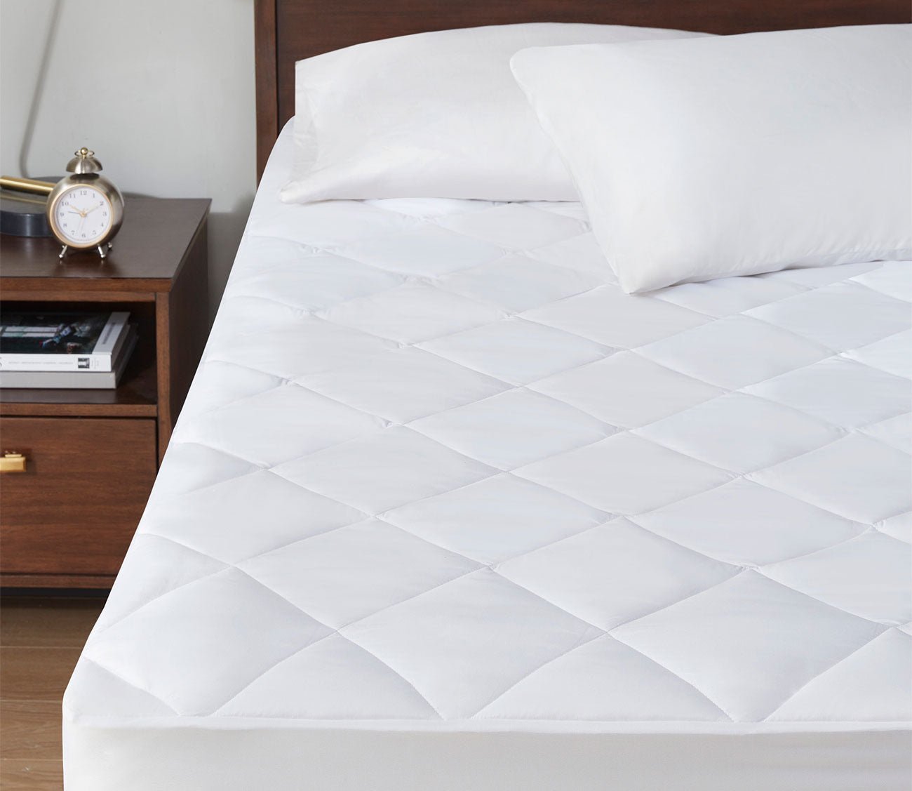 http://www.citymattress.com/cdn/shop/products/energy-recovery-waterproof-mattress-pad-by-sleep-philosophy-752372.jpg?v=1671249399