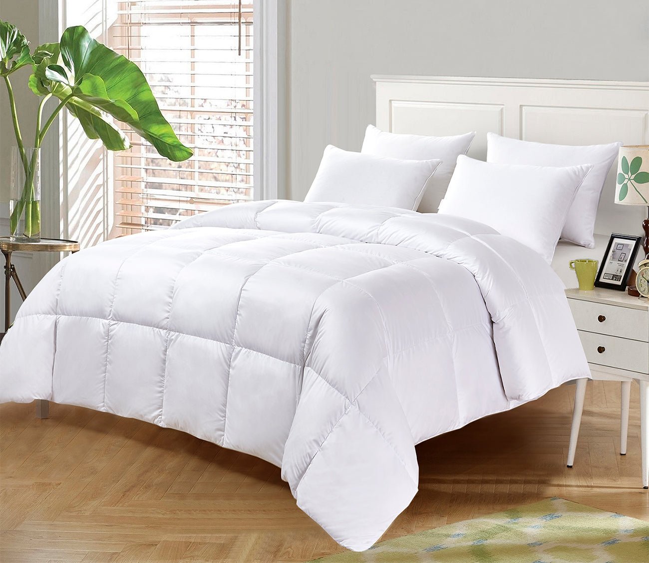 Utopia Bedding All Season Down Alternative Quilted Queen Comforter