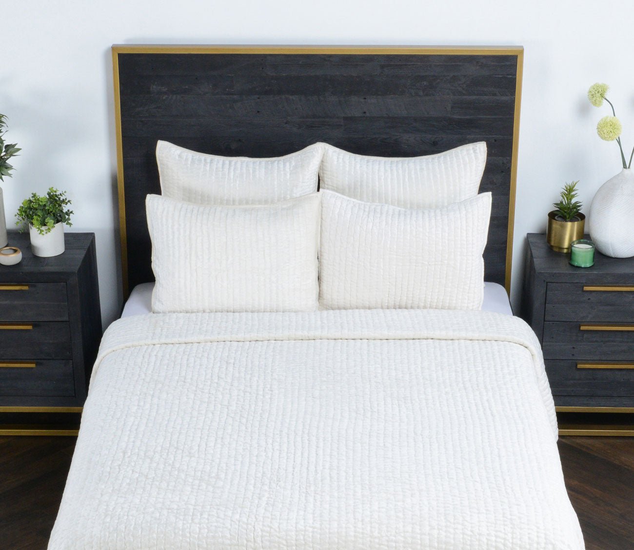 Bari Velvet Quilt by Villa by Classic Home