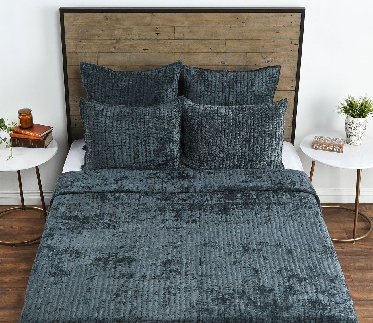 Bari Velvet Quilt by Villa by Classic Home