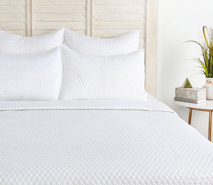 Diamond White Sateen Quilt by Villa Home