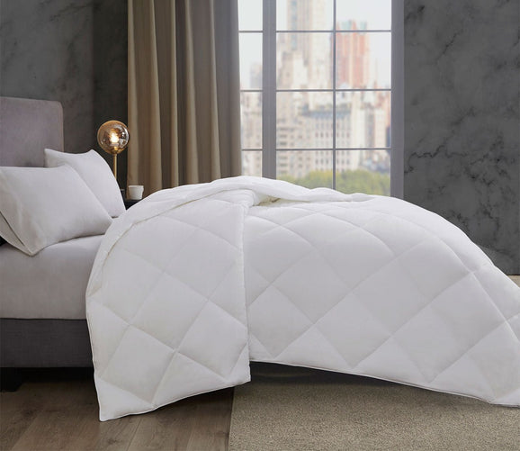 https://www.citymattress.com/cdn/shop/products/maximum-warmth-3m-thinsulate-down-alternative-comforter-by-sleep-philosophy-927195.jpg?v=1671533076&width=578