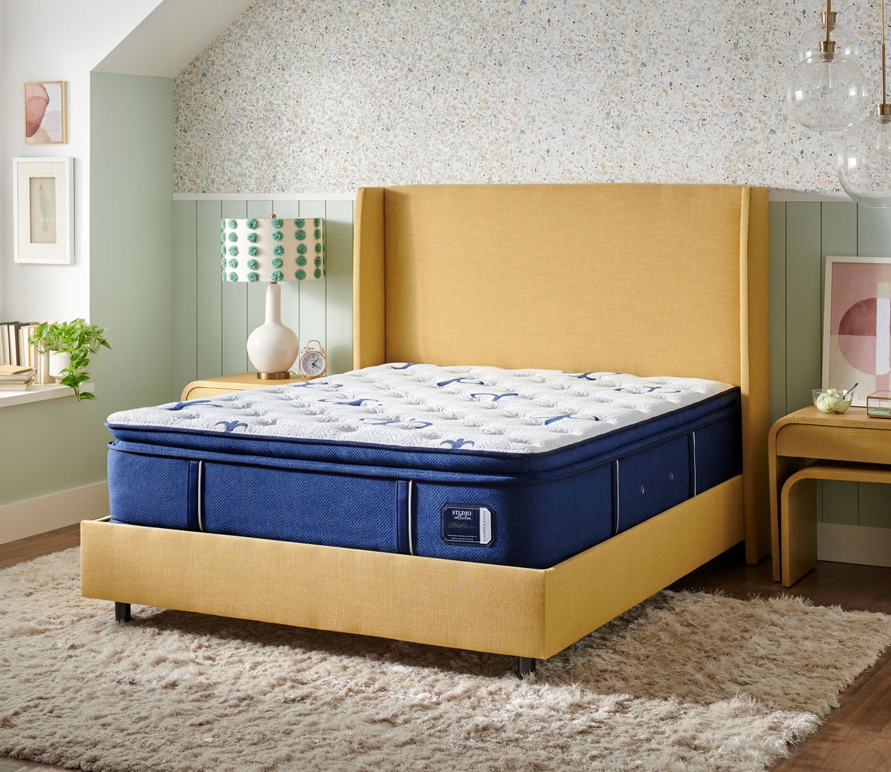 Pillow top mattress with box clearance spring