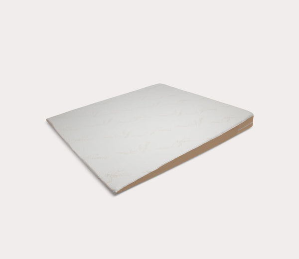 https://www.citymattress.com/cdn/shop/products/super-slant-giant-inclined-memory-foam-bed-wedge-mattress-topper-by-avana-333242_grande.jpg?v=1636643109